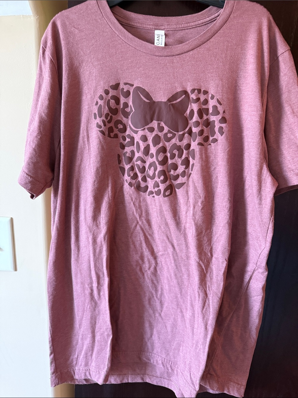 Dark mauve Short-Sleeve Tee with Leopard Minnie Silhouette